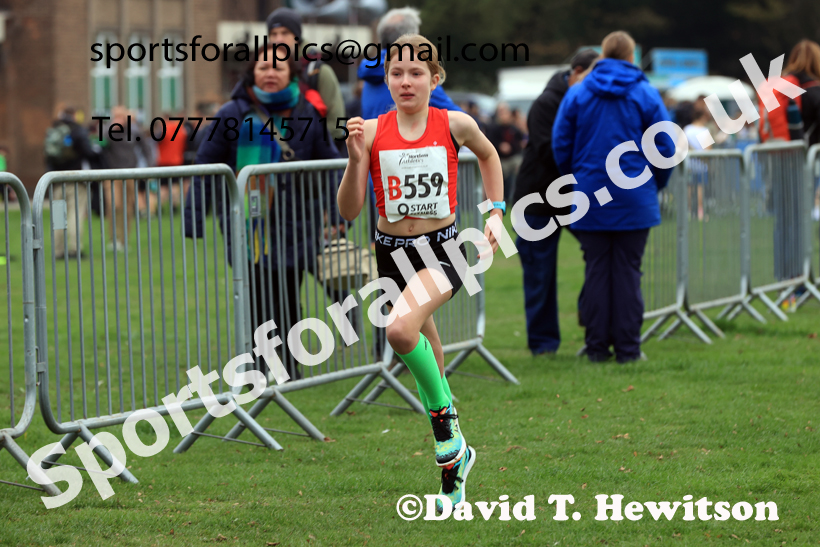 Girls Under-13s relay, 2025 Northern Cross Country Relays, Graves Park, Sheffield. Photo: David T. Hewitson/Sports for All Pics